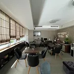 Queen's - Zebra Centre Hotel Skopje