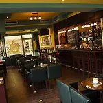 Queen's - Zebra Centre Hotel
