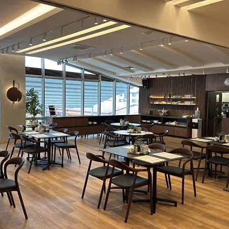 Hotel Queen's - Zebra Centre