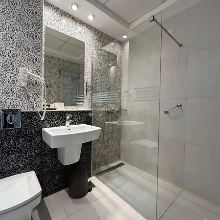 Queen's - Zebra Centre 4*