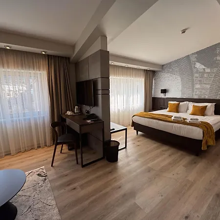 Queen's - Zebra Centre 4* Skopje