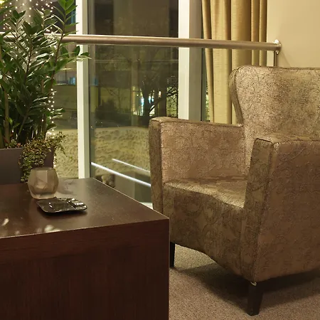 Queen's - Zebra Centre Hotel 4*