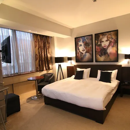 Queen's - Zebra Centre Hotel 4*