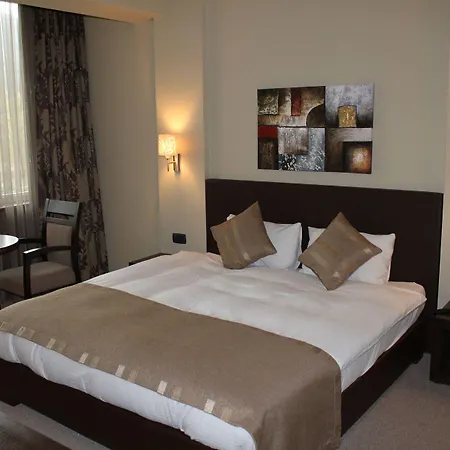 Hotel Queen's - Zebra Centre Skopje