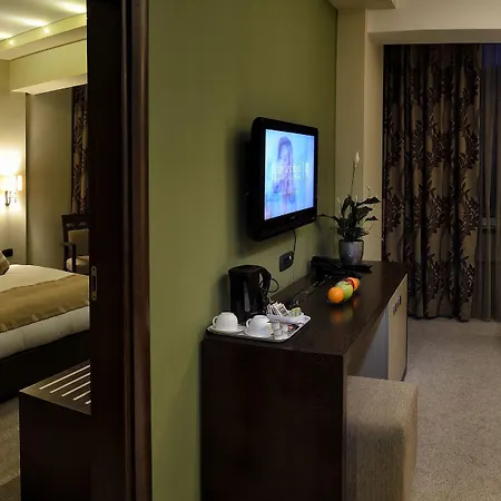 Queen's - Zebra Centre 4* Skopje