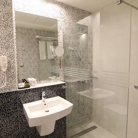 Queen's - Zebra Centre 4* Skopje