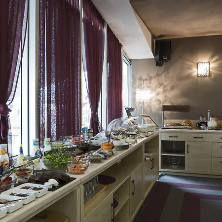 Queen's - Zebra Centre Hotel 4*