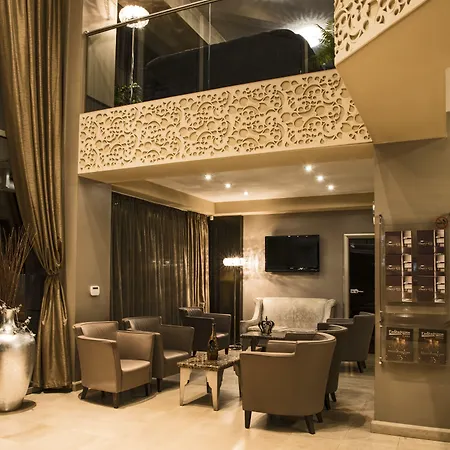 Hotel Queen's - Zebra Centre 4*