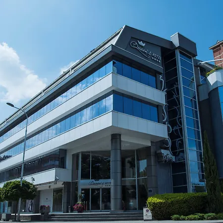 Queen's - Zebra Centre Hotel