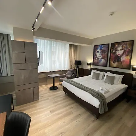 Queen's - Zebra Centre 4* Skopje