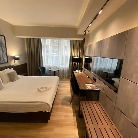 Ξενοδοχείο Queen's - Zebra Centre 4*
