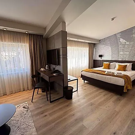 Queen's - Zebra Centre Hotel