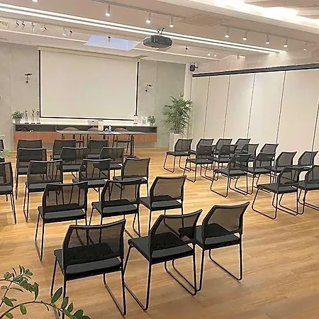 Queen's - Zebra Centre 4* Skopje
