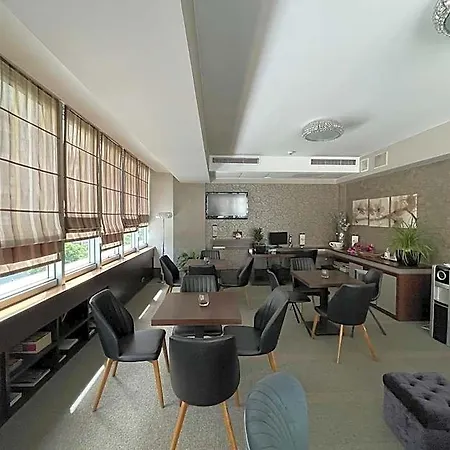 Queen's - Zebra Centre Hotel 4*