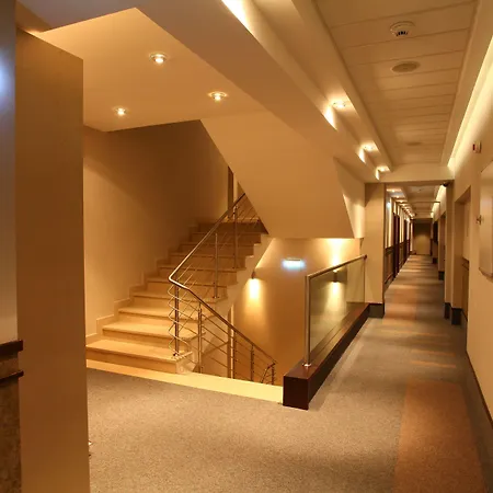 Queen's - Zebra Centre 4* Скоп'є