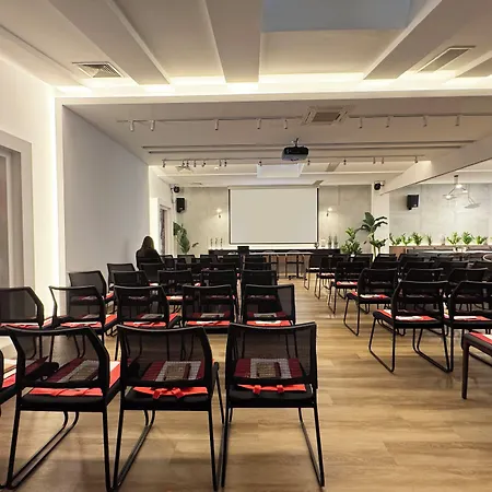 Queen's - Zebra Centre Готель