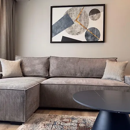 Queen's - Zebra Centre 4* Скоп'є