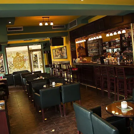 Queen's - Zebra Centre Hotel