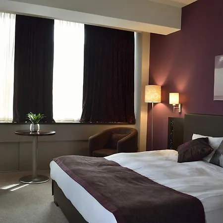 Queen's - Zebra Centre Hotel 4*