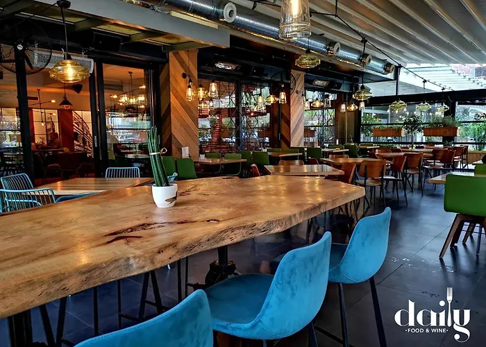 Ξενοδοχείο Queen's - Zebra Centre 4*