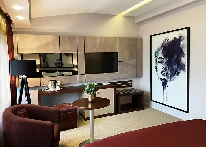 Queen's - Zebra Centre 4* Skopje