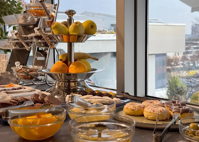 Queen's - Zebra Centre