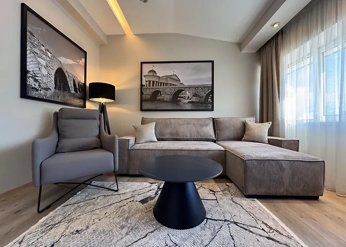 Queen's - Zebra Centre Skopje