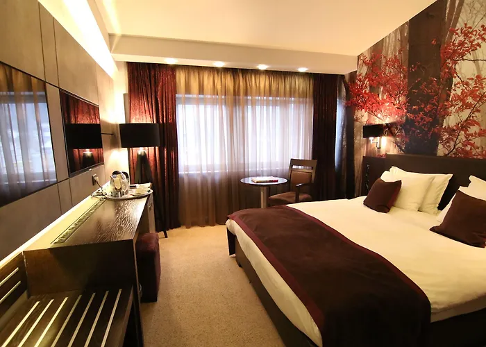 Queen's - Zebra Centre Hotel