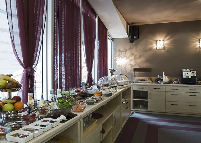 Queen's - Zebra Centre Ξενοδοχείο 4*