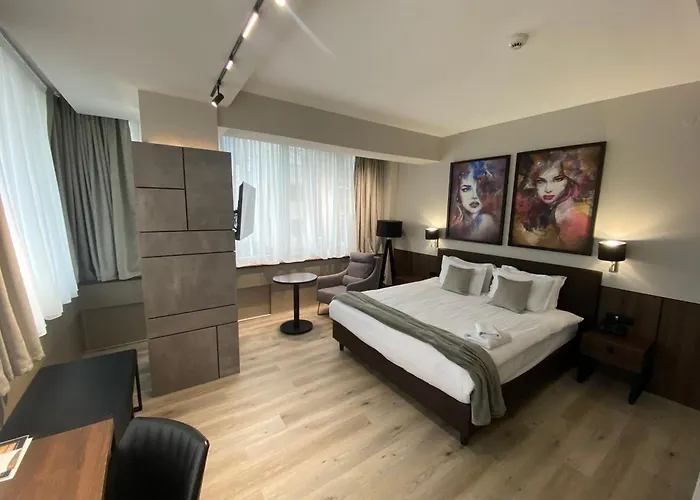 Queen's - Zebra Centre 4* Skopje